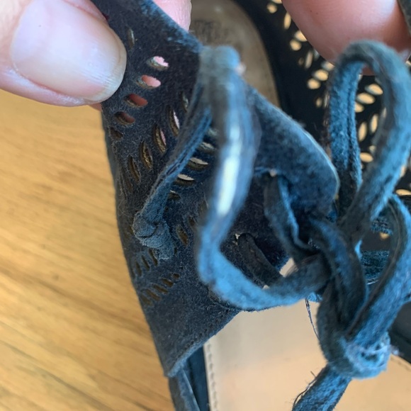 Vince Camuto Cutout Wedge Sandal Shoe Suede Blue Women’s Size 7‎ 1/2 Preloved - Picture 5 of 7